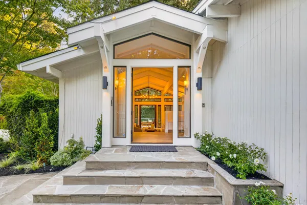 215 LAUREL GROVE AVE