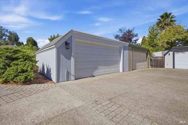 2569 TOPAZ DR