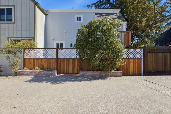 2569 TOPAZ DR