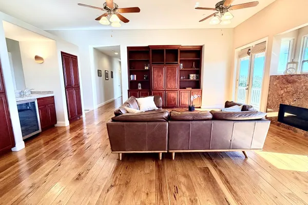 702 MONTEBELLO DR