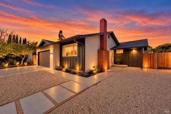 15 FALCON DR