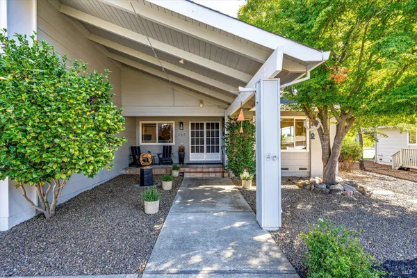 365 TWIN LAKES DR