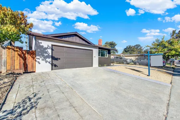 15 FALCON DR