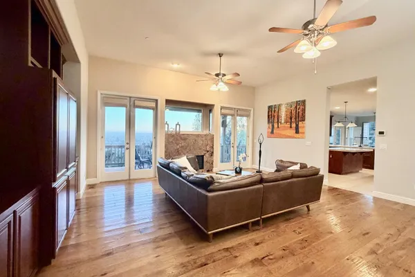702 MONTEBELLO DR