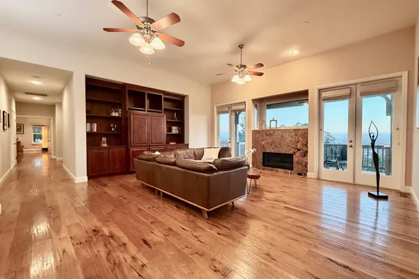 702 MONTEBELLO DR