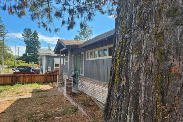 481 DELLA AVE