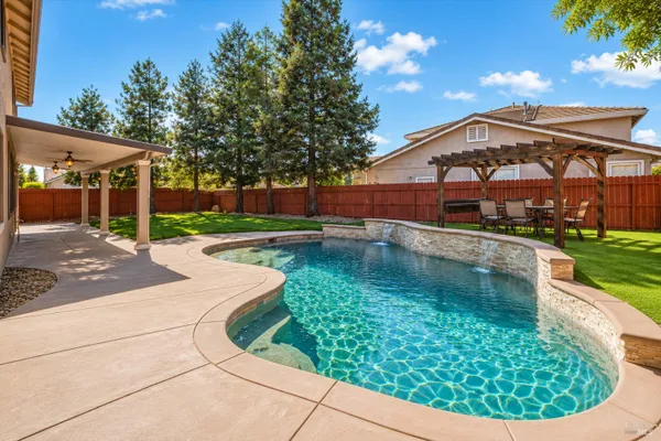 800 WESTGATE DR