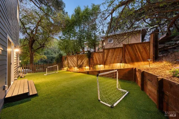436 W LIVE OAK DR