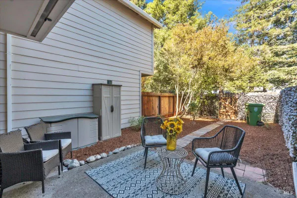 110 GOLDEN GATE CIR