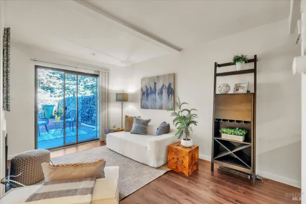 110 GOLDEN GATE CIR