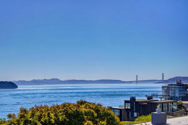 7 LINDA VISTA AVE