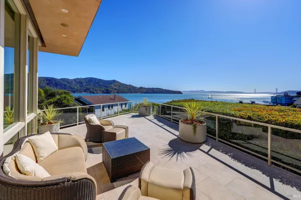 7 LINDA VISTA AVE
