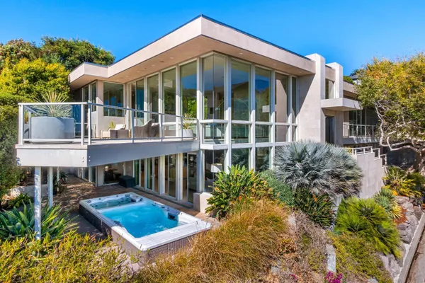 7 LINDA VISTA AVE