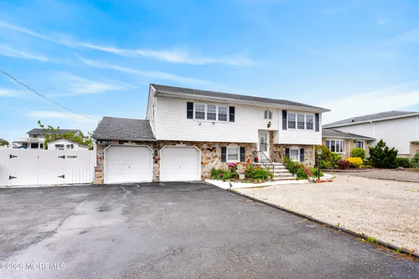 38 TOBAGO AVE