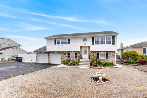 38 TOBAGO AVE