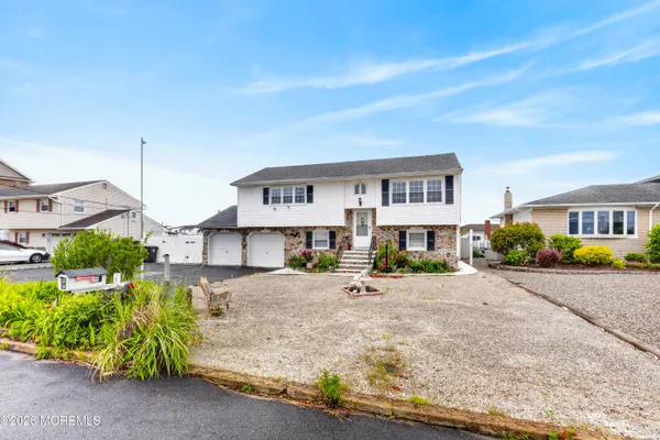 38 TOBAGO AVE