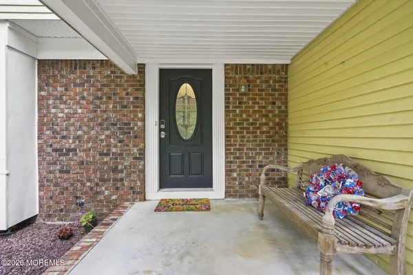 40 EAGLENEST RD
