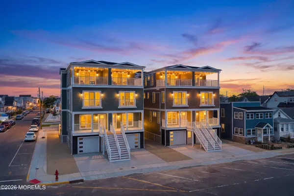 110 BAY BLVD A