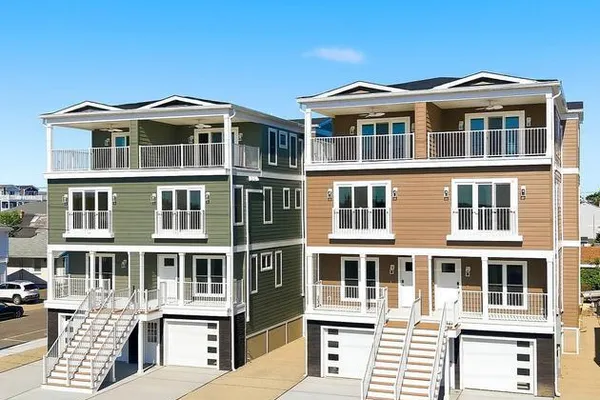 110 BAY BLVD B