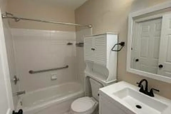 402 WEDGEWOOD CIR