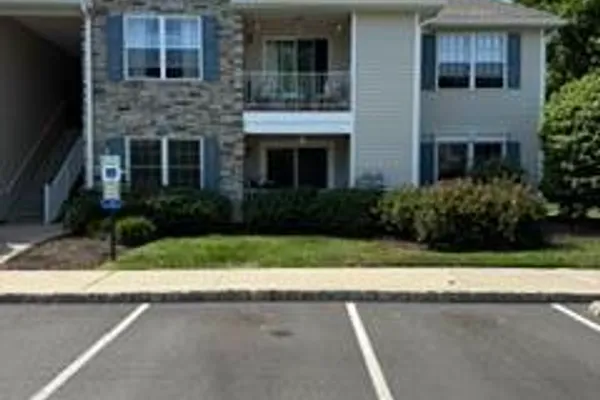 402 WEDGEWOOD CIR