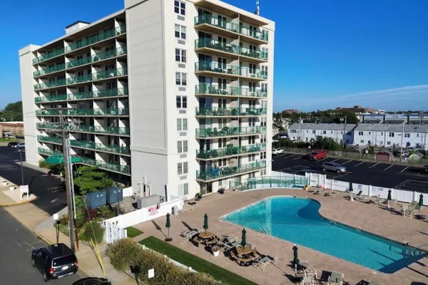 480 OCEAN AVE 7B