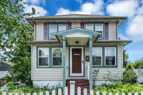 221 SUNSET AVE