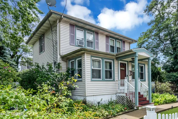 221 SUNSET AVE