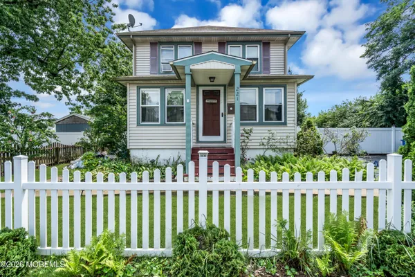 221 SUNSET AVE
