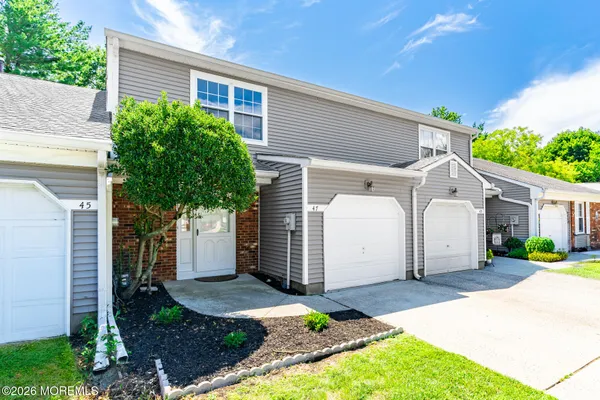47 OAK LN