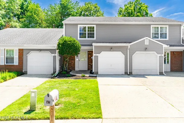 47 OAK LN