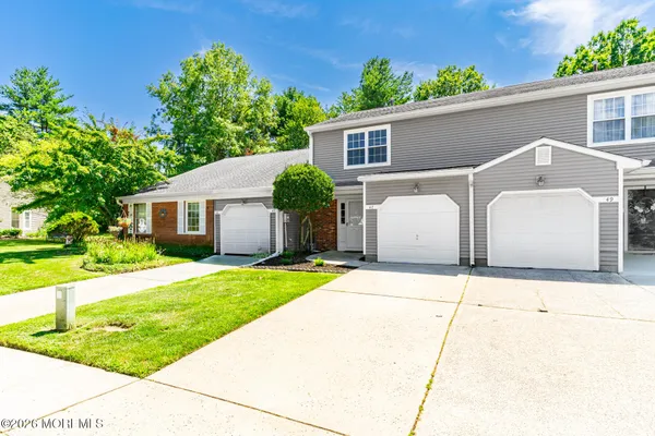 47 OAK LN