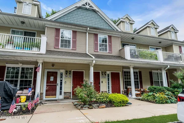 38 OXFORD CT