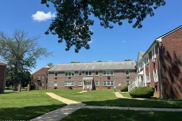 62 STONEHURST BLVD E