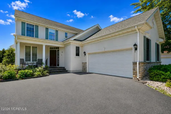 9 W PARSONAGE WAY