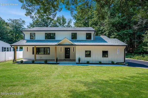 300 E CHESTNUT AVE