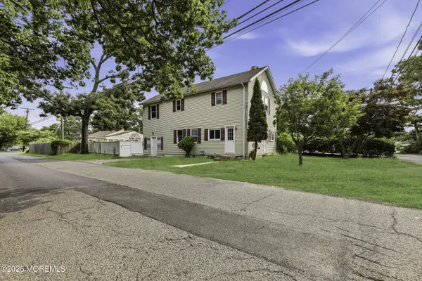 484 WOODPARK DR