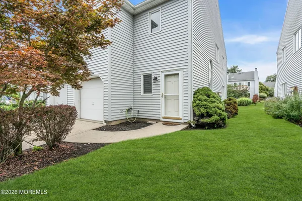 14 SHORE DR