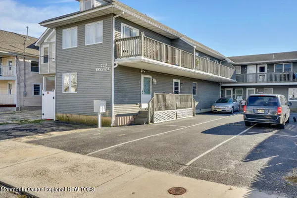 223 WEBSTER AVE A1