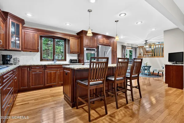 3 BRANSON DR