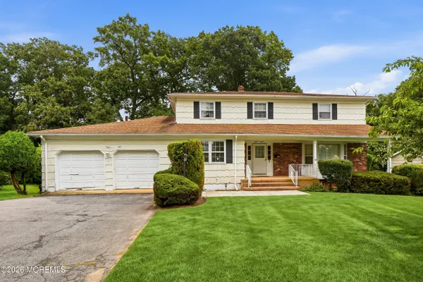 27 STONEHENGE DR