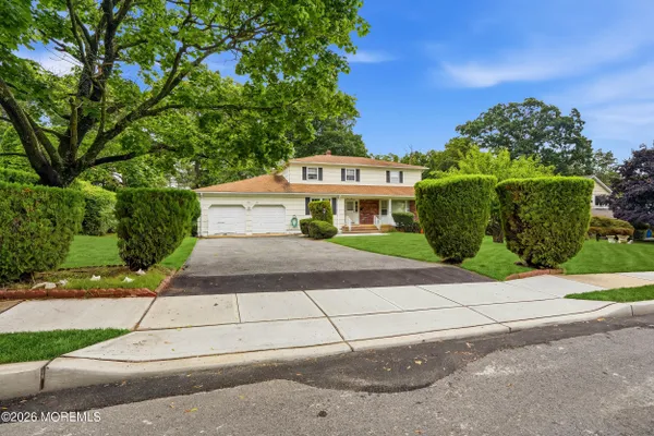 27 STONEHENGE DR