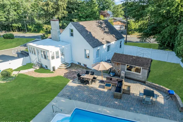 121 PARKER RD