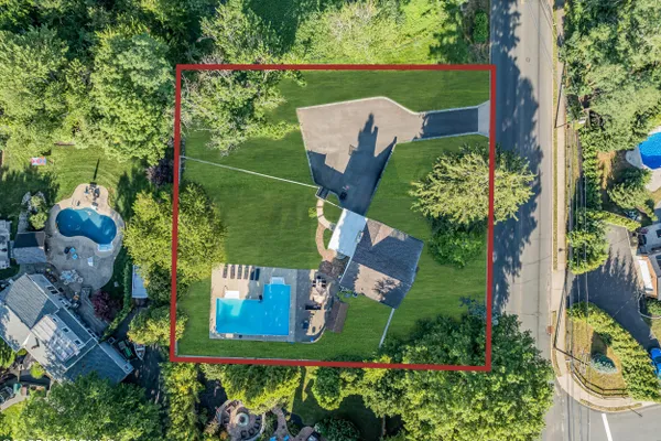 121 PARKER RD