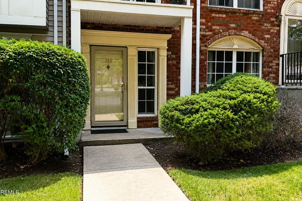 216 SAPPHIRE LN