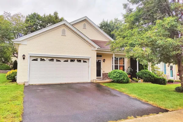 61 ROBIN LN