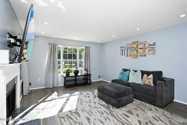 106 GLADIOLA DR