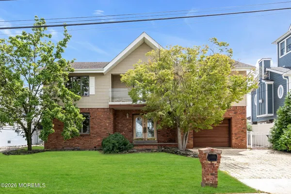 1893 LOOKOUT DR