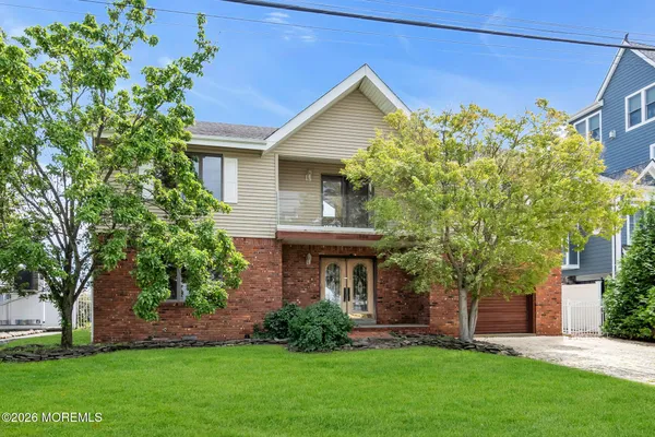 1893 LOOKOUT DR