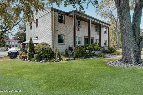 500 CLIFFWOOD AVE D2